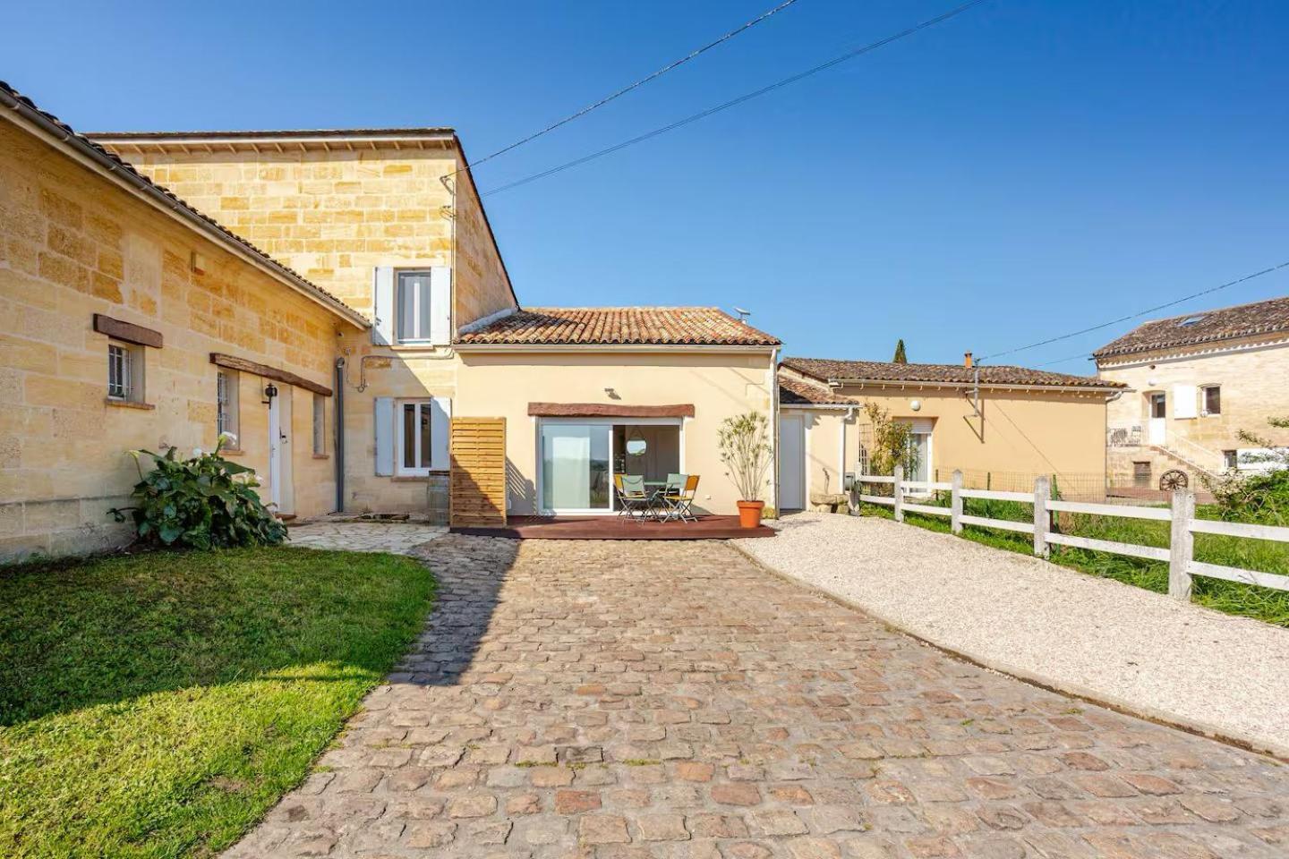 Guesthouse Les Maurins Saint-Sulpice-de-Faleyrens Εξωτερικό φωτογραφία